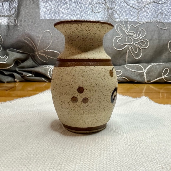 Tonala Mexican Sand Pottery Vase Hand Painted Blue Flowers - Picture 3 of 10